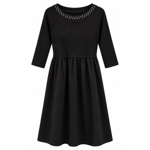 Schwarzes Damenkleid mit Nietenbesatz am Rundhalsausschnitt, 3/4-Arm und ausgestelltem Rock, freigestellt auf weißem Hintergrund