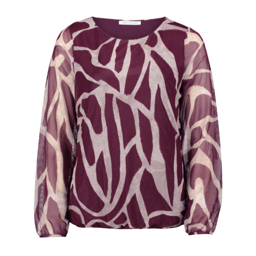 Betty & Co Shirt mit abstraktem Print in Bordeaux und Rosé, transparente Mesh-Ärmel, freigestellt auf weißem Hintergrund